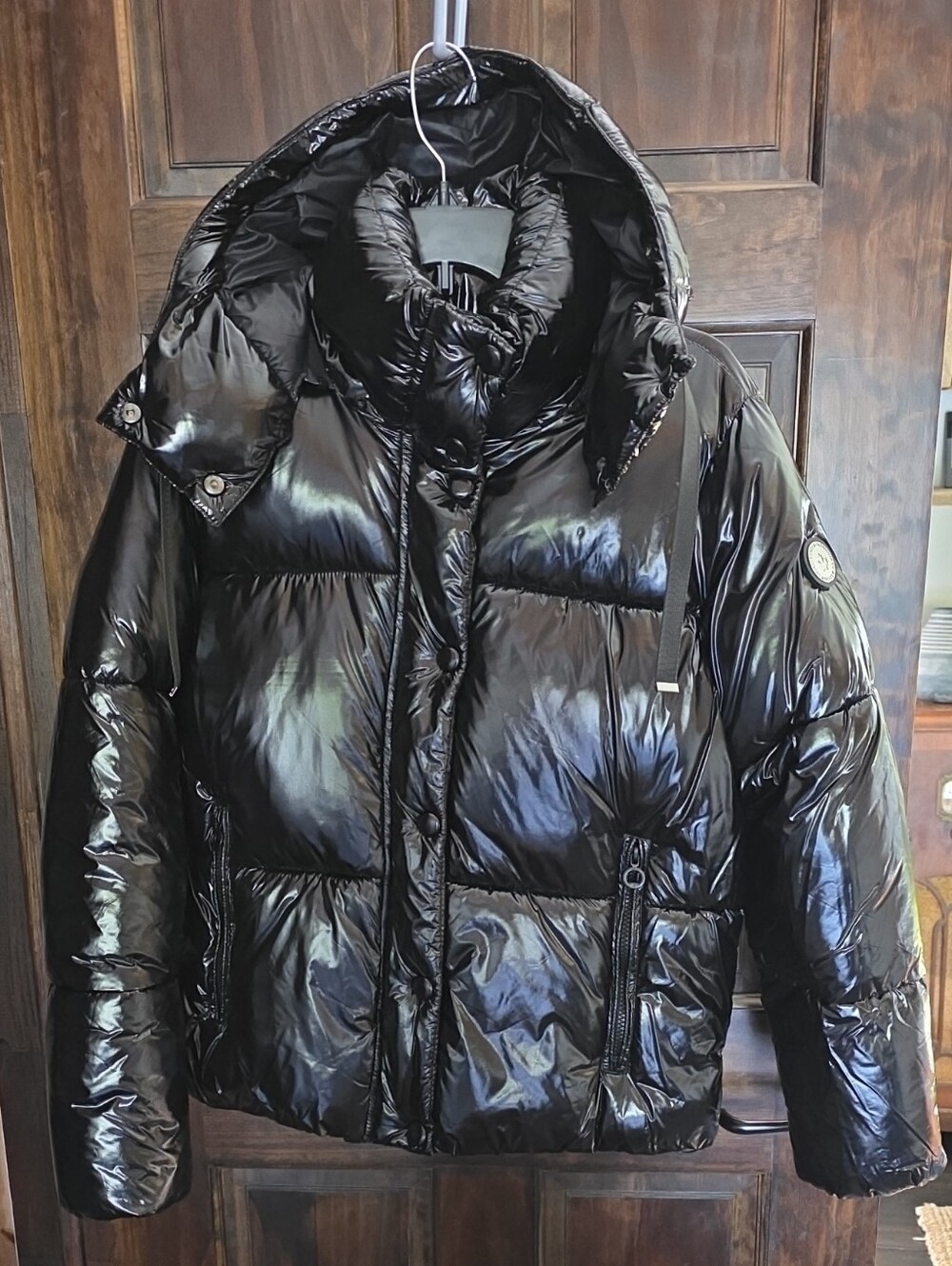 Women's Shiny Puffer Jacket - Black